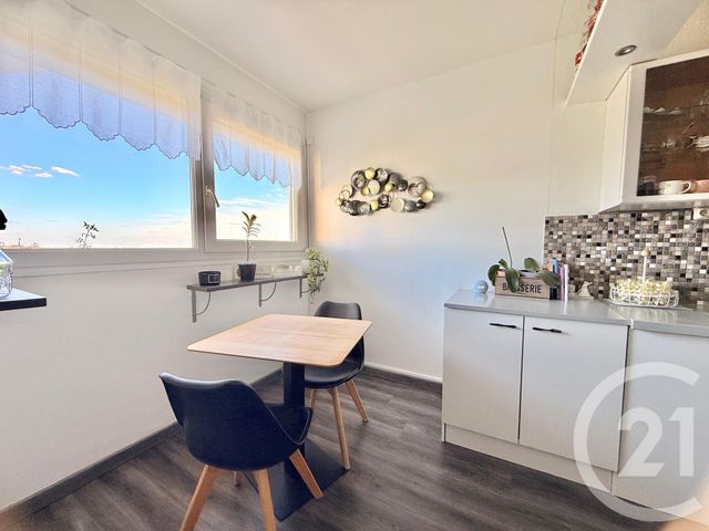 Appartement F3 à vendre - 3 pièces - 71.6 m2 - TREMBLAY EN FRANCE - 93 - ILE-DE-FRANCE - Century 21 Vert-Galant