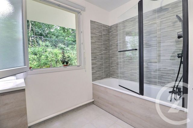 Appartement F4 à vendre - 4 pièces - 83.67 m2 - VAUJOURS - 93 - ILE-DE-FRANCE - Century 21 Vert-Galant