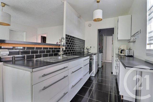 Appartement F4 à vendre - 4 pièces - 82.7 m2 - TREMBLAY EN FRANCE - 93 - ILE-DE-FRANCE - Century 21 Vert-Galant