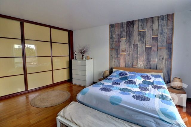 Appartement F5 à vendre - 5 pièces - 106.24 m2 - VAUJOURS - 93 - ILE-DE-FRANCE - Century 21 Vert-Galant