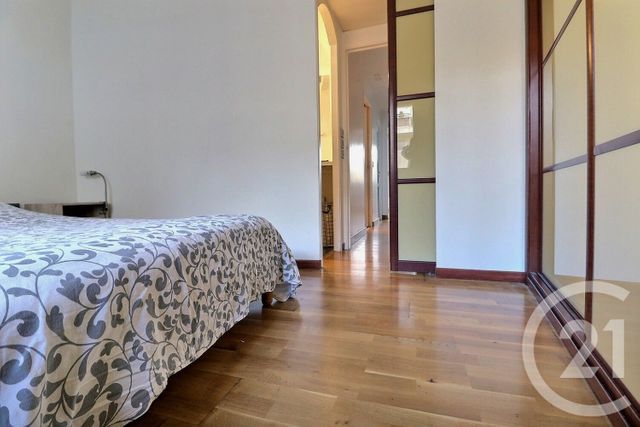 Appartement F5 à vendre - 5 pièces - 106.24 m2 - VAUJOURS - 93 - ILE-DE-FRANCE - Century 21 Vert-Galant