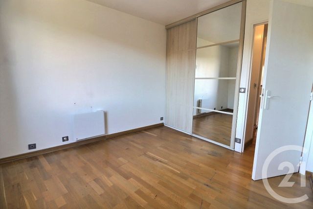 Appartement F5 à vendre - 5 pièces - 106.24 m2 - VAUJOURS - 93 - ILE-DE-FRANCE - Century 21 Vert-Galant