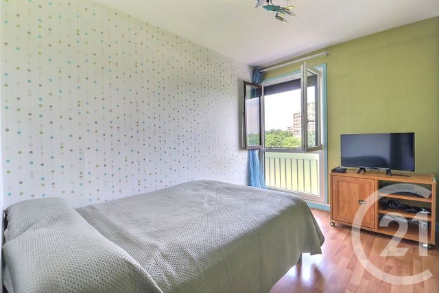 Appartement F5 à vendre - 5 pièces - 95.78 m2 - TREMBLAY EN FRANCE - 93 - ILE-DE-FRANCE - Century 21 Vert-Galant