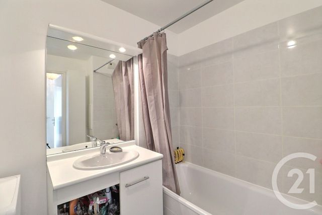 Afficher la photo en grand Appartement F3 à vendre - 3 pièces - 52.91 m2 - TREMBLAY EN FRANCE - 93 - ILE-DE-FRANCE - Century 21 Vert-Galant