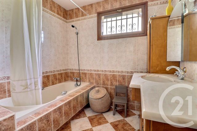 maison à vendre - 5 pièces - 167.91 m2 - TREMBLAY EN FRANCE - 93 - ILE-DE-FRANCE - Century 21 Vert-Galant