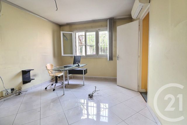 Afficher la photo en grand Appartement F4 à vendre - 4 pièces - 88.58 m2 - VAUJOURS - 93 - ILE-DE-FRANCE - Century 21 Vert-Galant