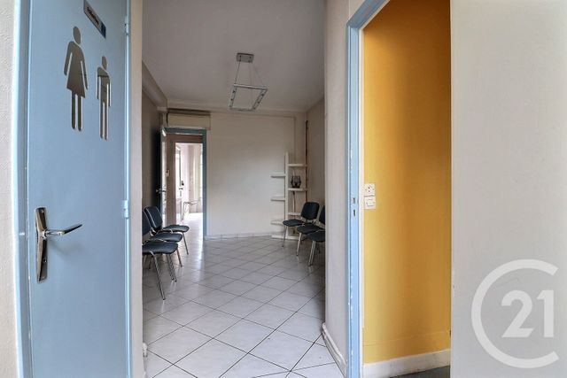Afficher la photo en grand Appartement F4 à vendre - 4 pièces - 88.58 m2 - VAUJOURS - 93 - ILE-DE-FRANCE - Century 21 Vert-Galant