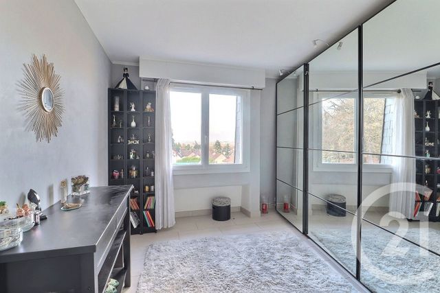 Appartement F5 à vendre - 5 pièces - 110.82 m2 - VAUJOURS - 93 - ILE-DE-FRANCE - Century 21 Vert-Galant