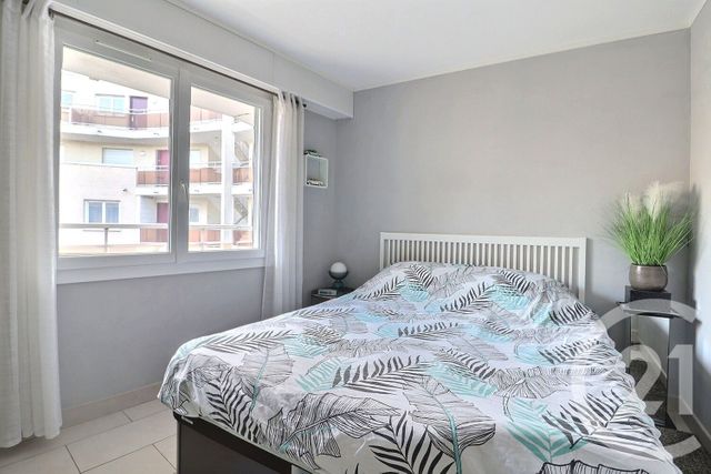 Appartement F5 à vendre - 5 pièces - 110.82 m2 - VAUJOURS - 93 - ILE-DE-FRANCE - Century 21 Vert-Galant