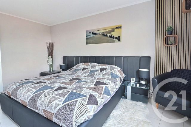 Appartement F5 à vendre - 5 pièces - 110.82 m2 - VAUJOURS - 93 - ILE-DE-FRANCE - Century 21 Vert-Galant