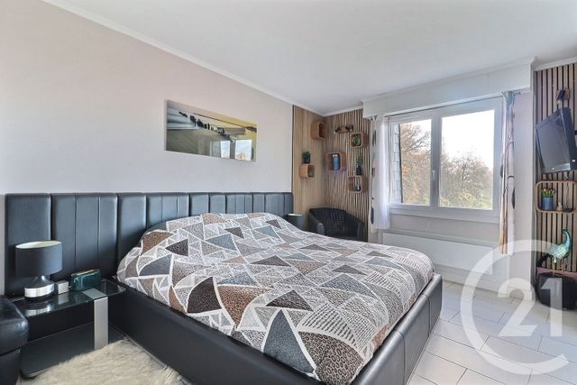 Appartement F5 à vendre - 5 pièces - 110.82 m2 - VAUJOURS - 93 - ILE-DE-FRANCE - Century 21 Vert-Galant