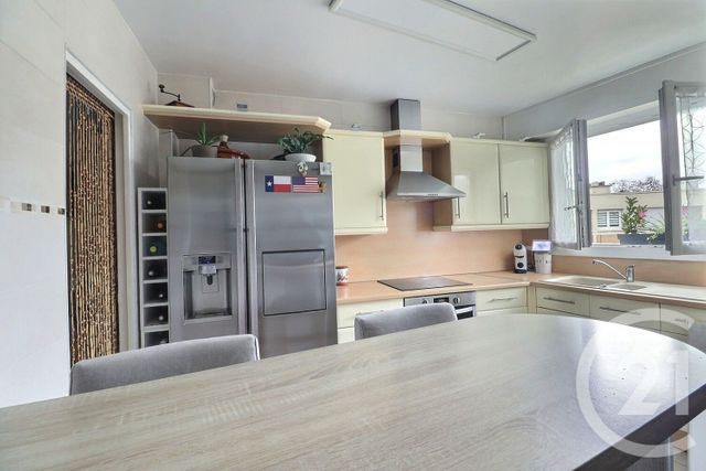 Appartement F5 à vendre - 5 pièces - 110.82 m2 - VAUJOURS - 93 - ILE-DE-FRANCE - Century 21 Vert-Galant
