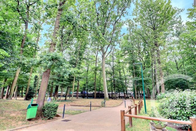 Appartement F4 à vendre - 4 pièces - 78.51 m2 - TREMBLAY EN FRANCE - 93 - ILE-DE-FRANCE - Century 21 Vert-Galant