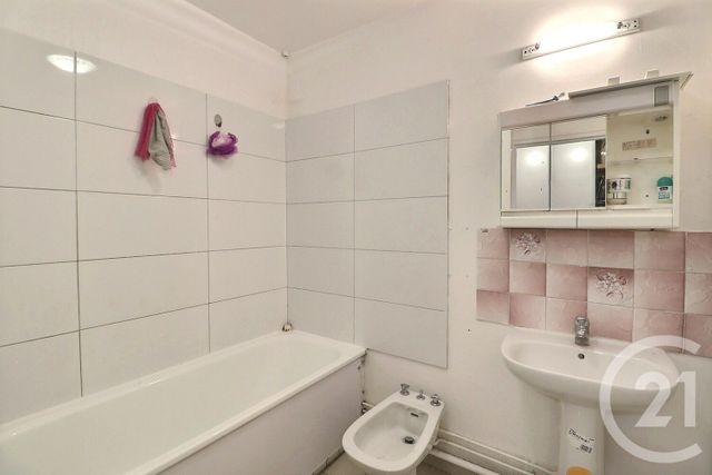 Appartement F3 à vendre - 3 pièces - 70.69 m2 - TREMBLAY EN FRANCE - 93 - ILE-DE-FRANCE - Century 21 Vert-Galant