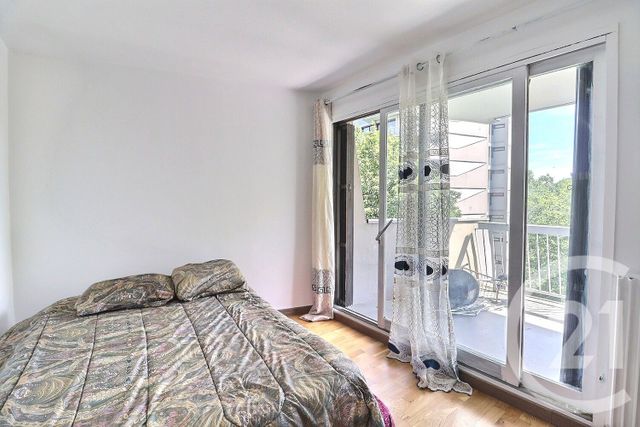Appartement F3 à vendre - 3 pièces - 70.69 m2 - TREMBLAY EN FRANCE - 93 - ILE-DE-FRANCE - Century 21 Vert-Galant