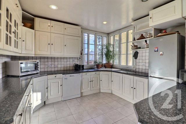 maison à vendre - 5 pièces - 159.72 m2 - TREMBLAY EN FRANCE - 93 - ILE-DE-FRANCE - Century 21 Vert-Galant