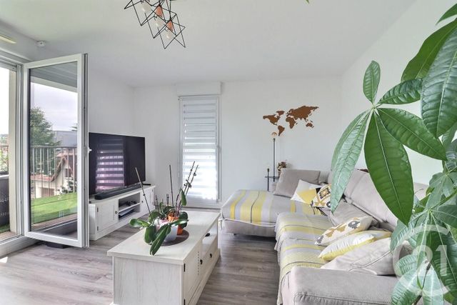 Appartement F3 à vendre - 3 pièces - 62.06 m2 - TREMBLAY EN FRANCE - 93 - ILE-DE-FRANCE - Century 21 Vert-Galant
